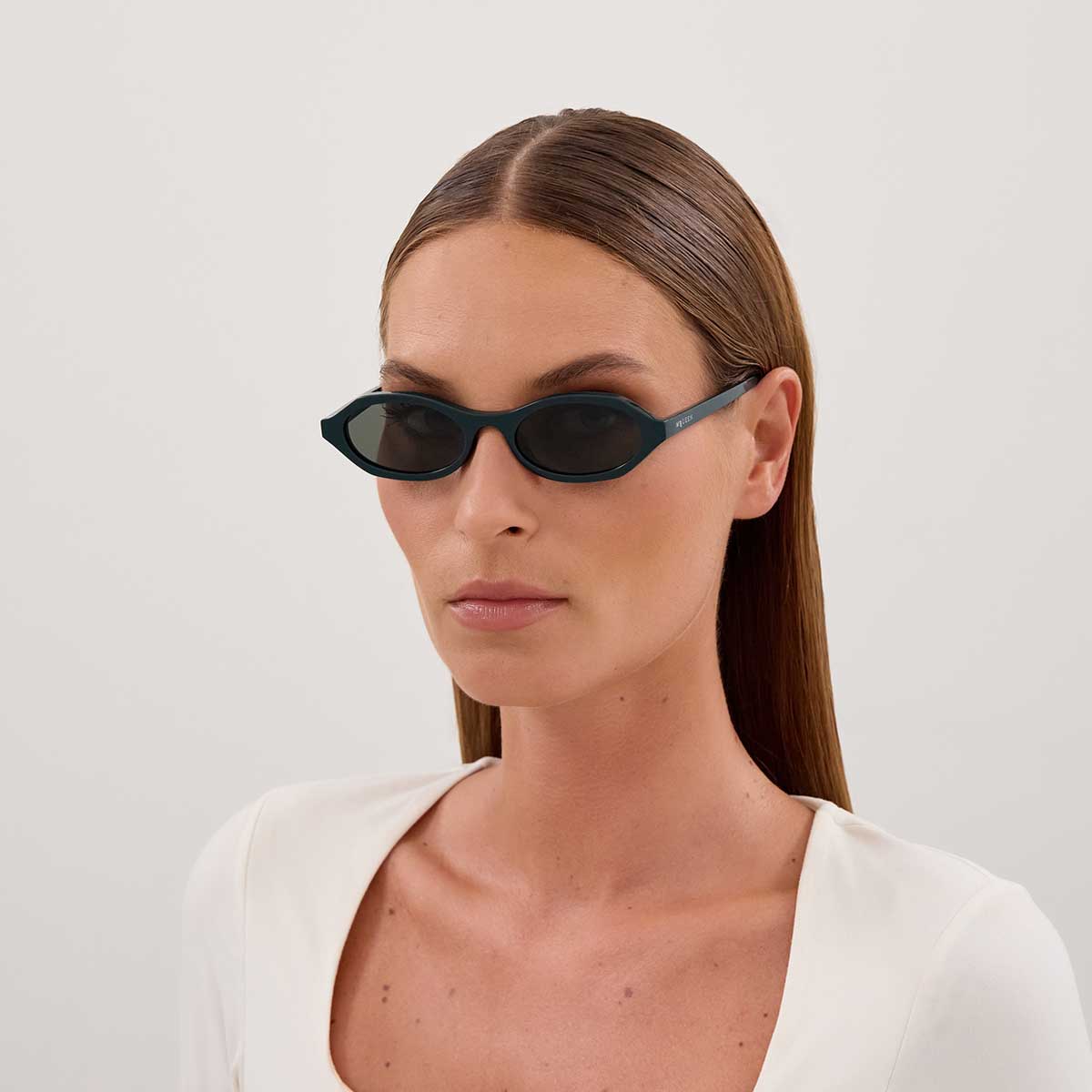 Alexander McQueen Occhiali da Sole AM0559S 004 Verde/Grigio Donna 4