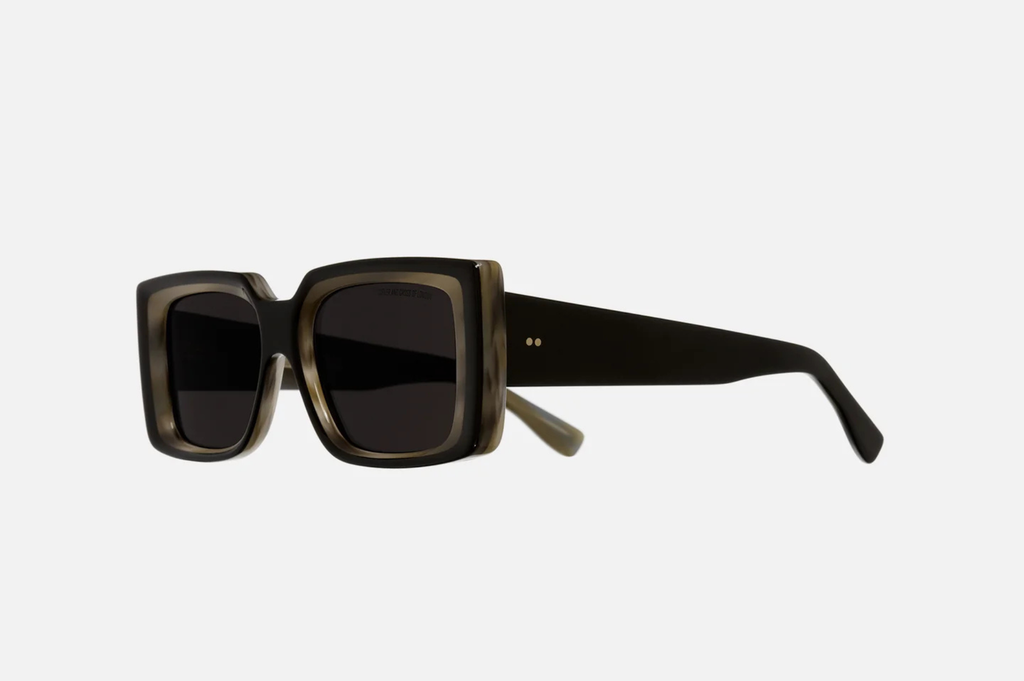 Occhiali da sole Cutler and Gross 1369 Black and Horn