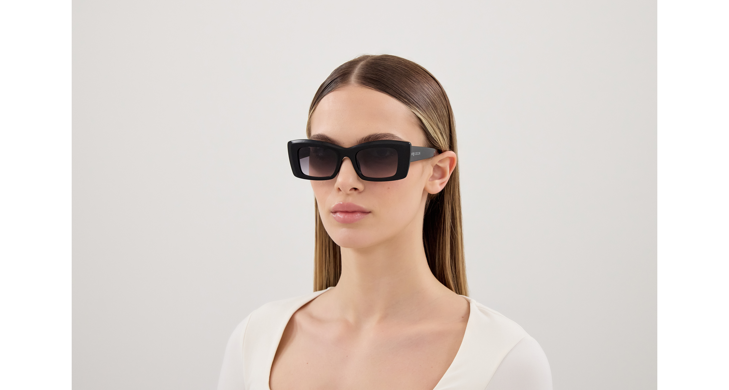 Alexander McQueen AM0526S 001