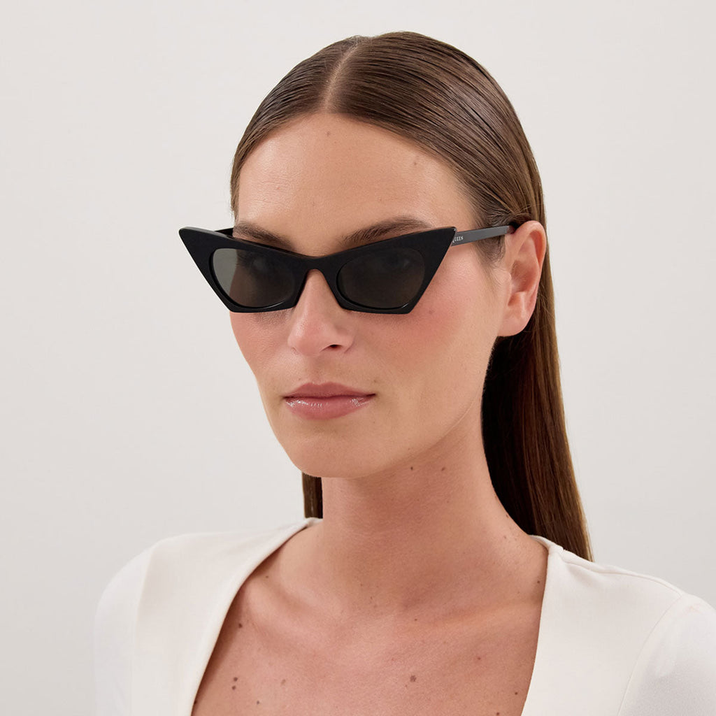 Alexander McQueen Occhiali da Sole AM0557S 001 Nero/Grigio Donna